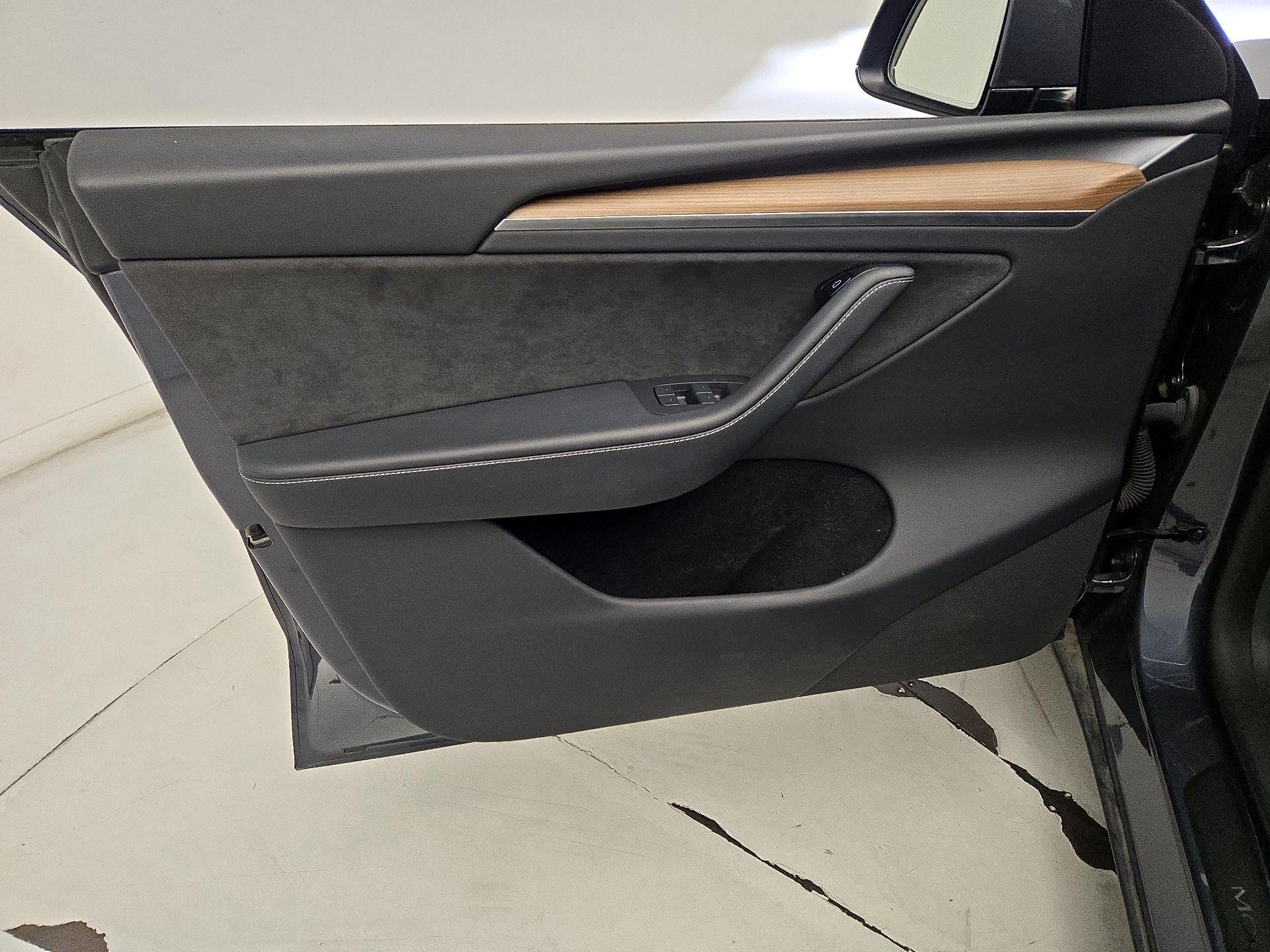 Thumbnail: 2023 Tesla Model Y - 12