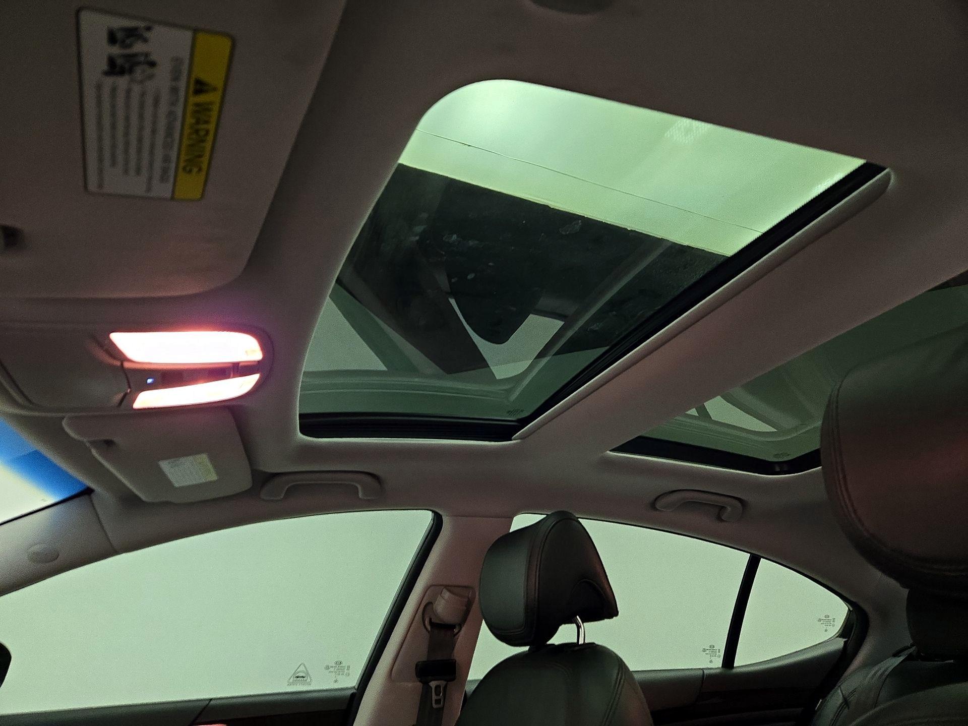 Thumbnail: 2016 Kia Cadenza - 19