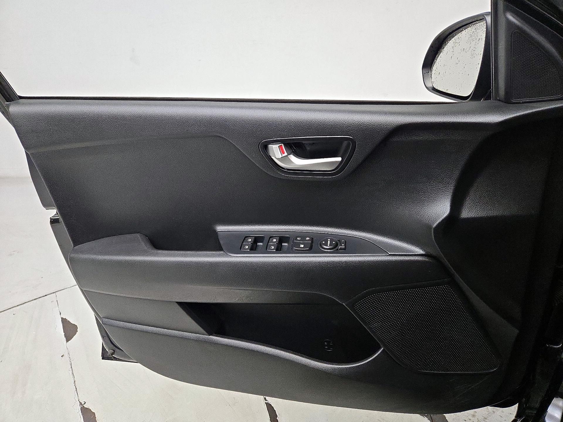 Thumbnail: 2019 Kia Rio5 - 12