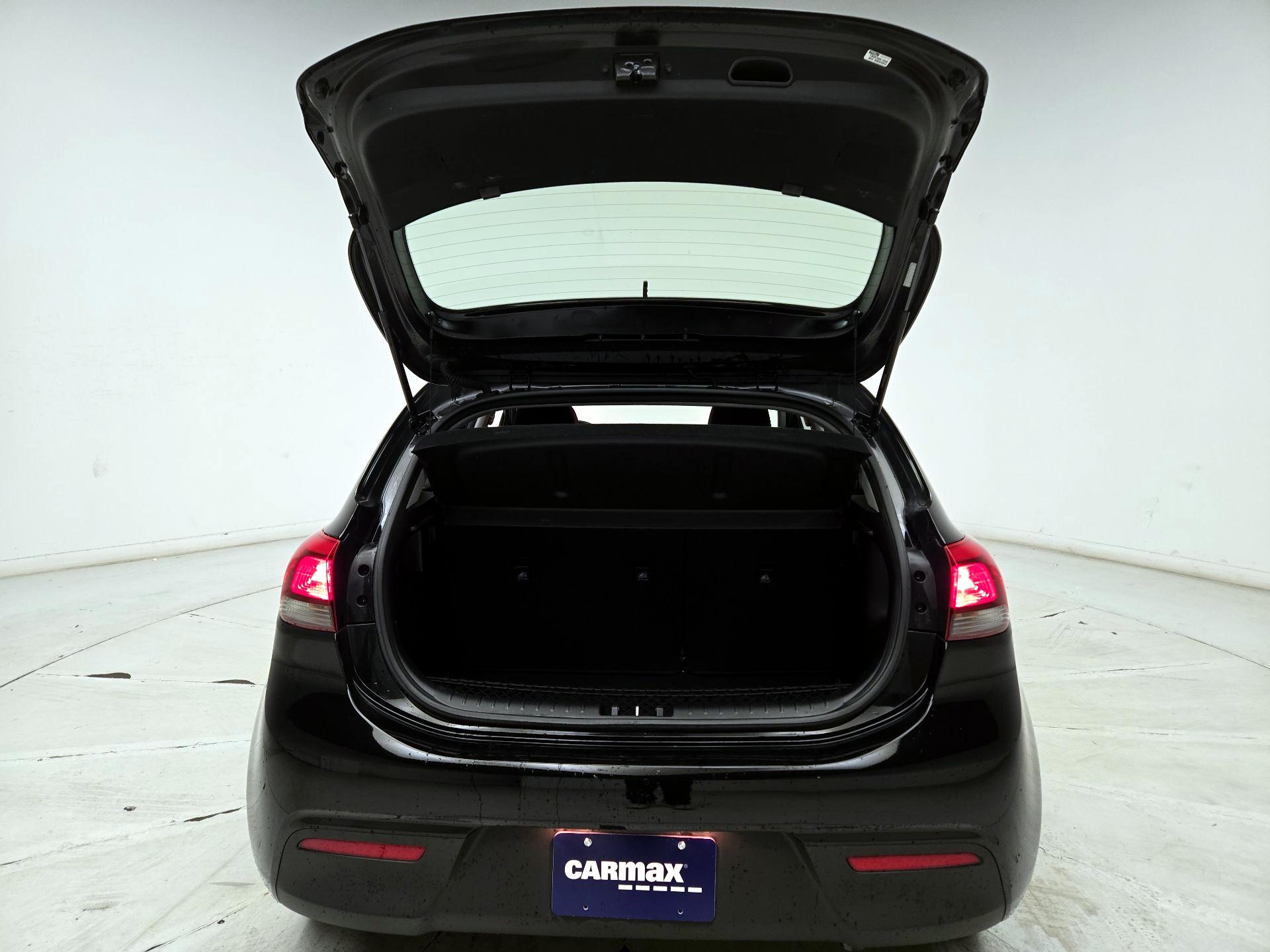 Thumbnail: 2019 Kia Rio5 - 19