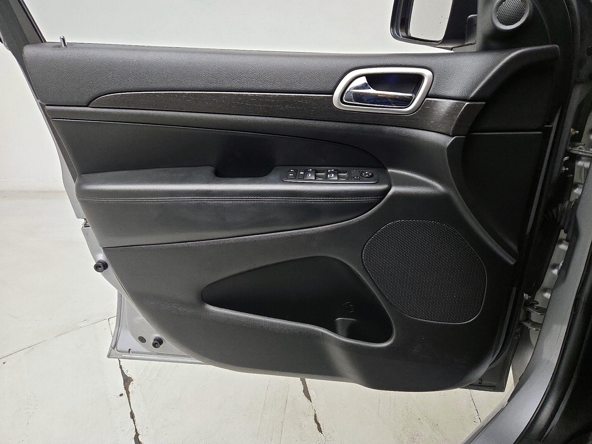 Thumbnail: 2018 Jeep Grand Cherokee - 12