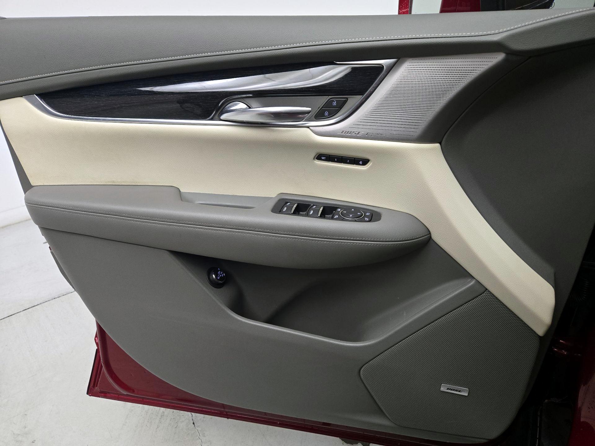 Thumbnail: 2020 Cadillac XT6 - 12