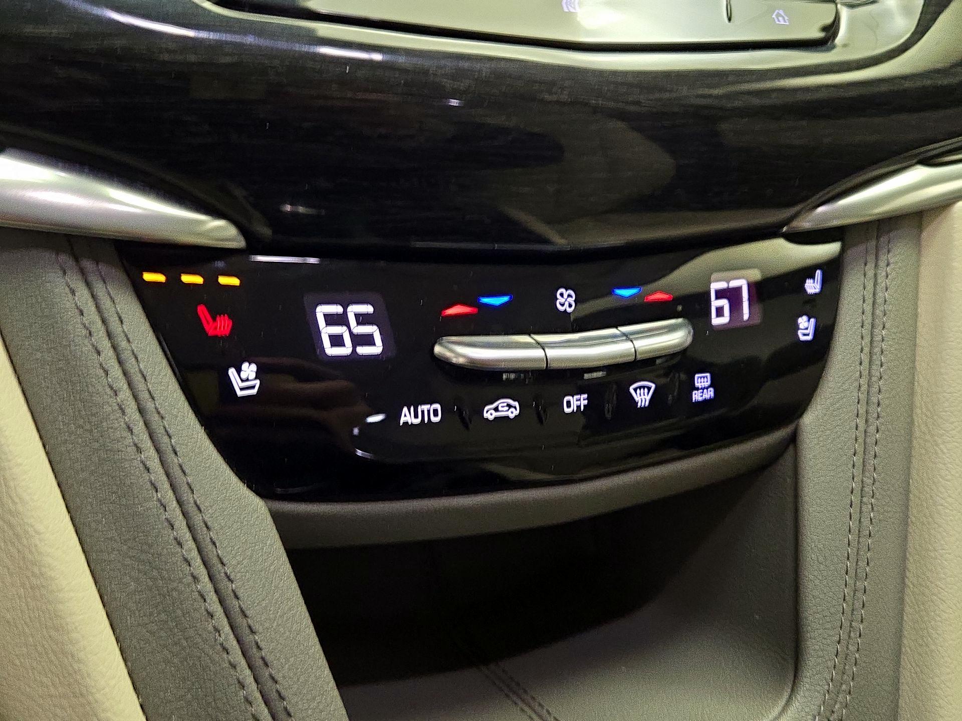 Thumbnail: 2020 Cadillac XT6 - 16