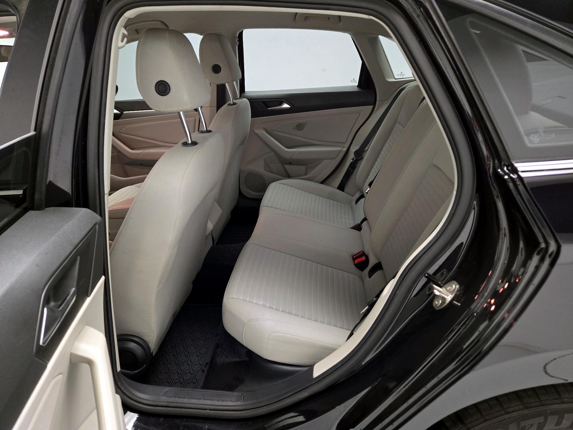 Thumbnail: 2023 Volkswagen Jetta - 19