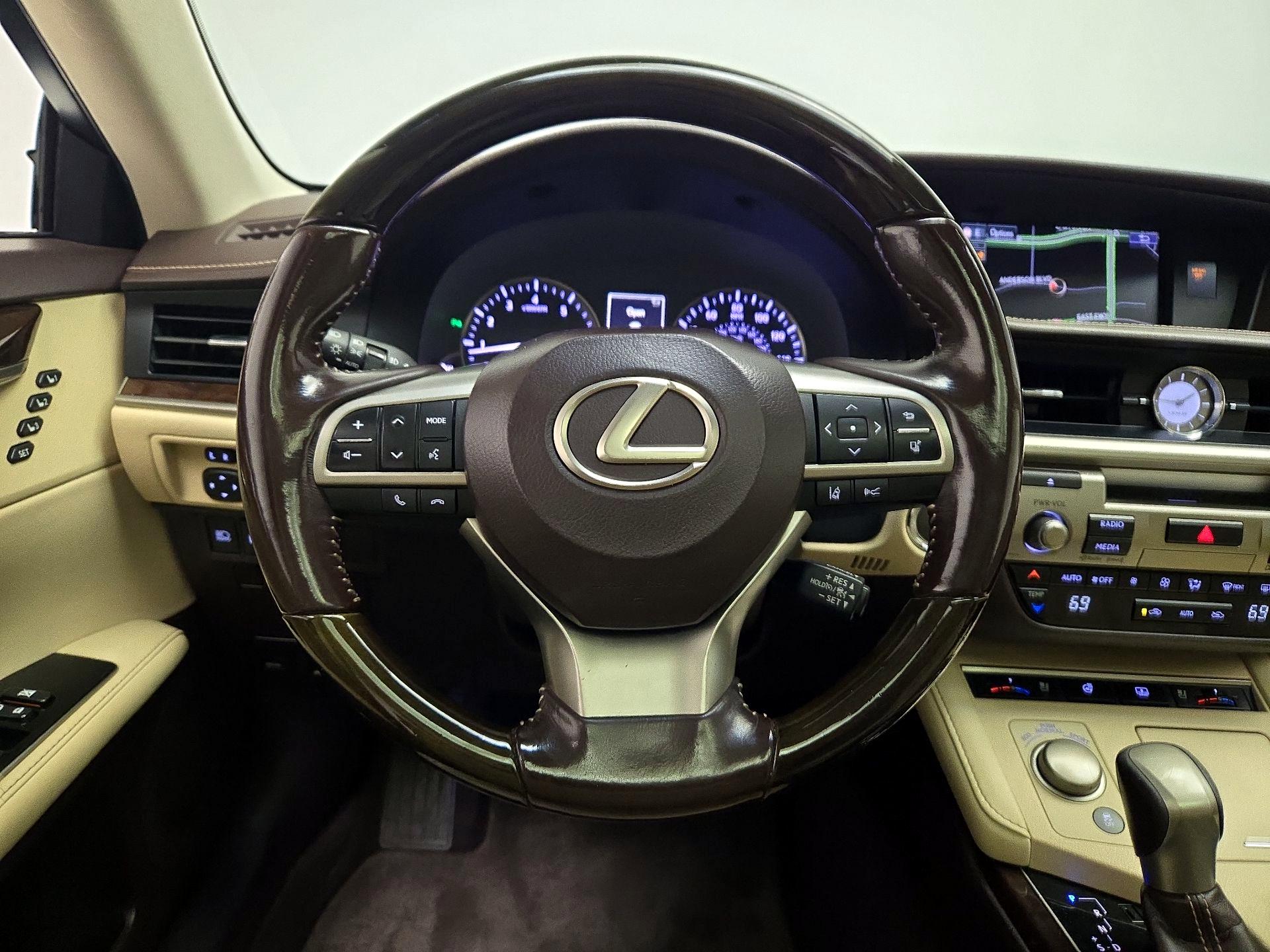 Thumbnail: 2016 Lexus ES - 10