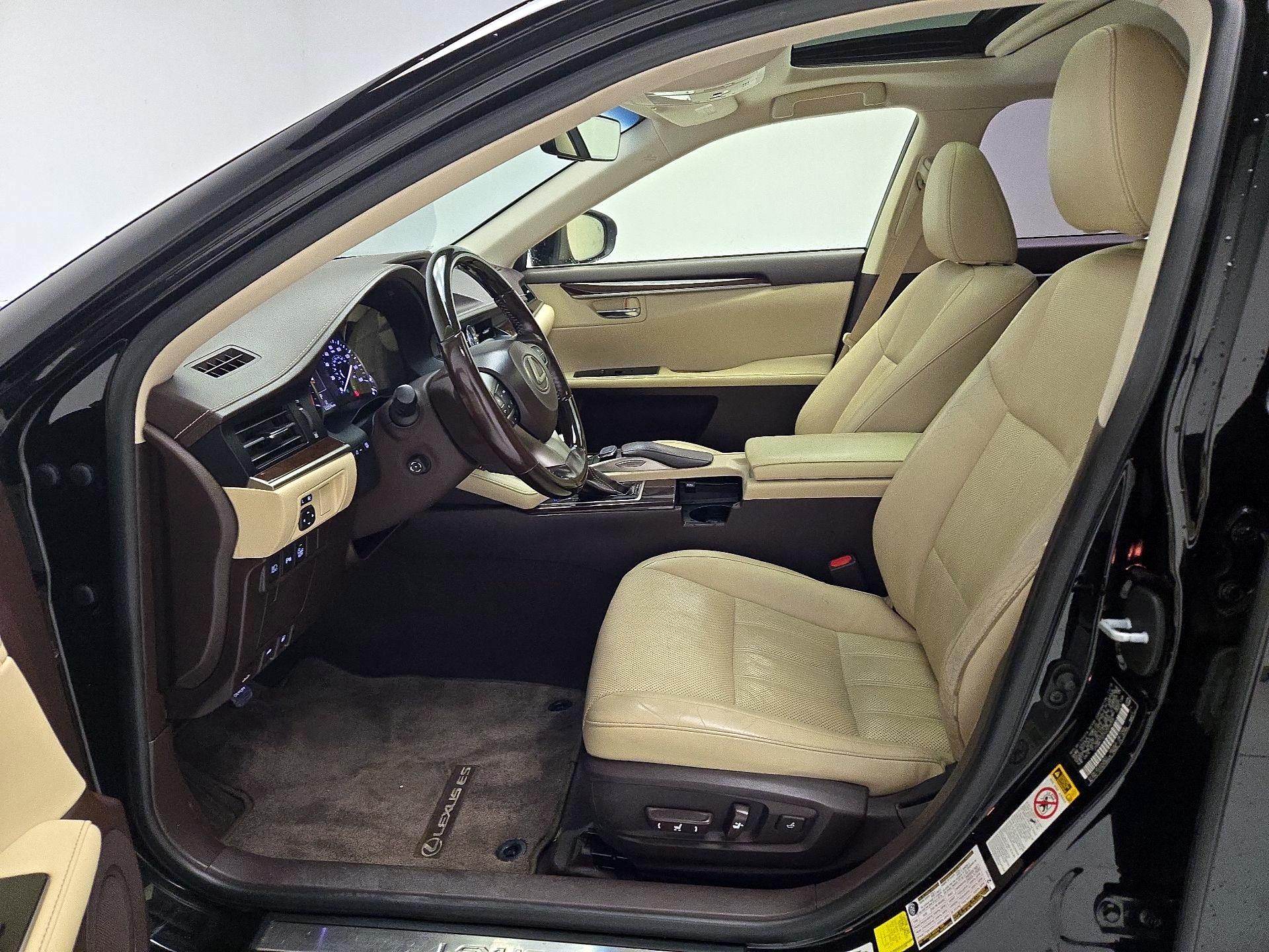 Thumbnail: 2016 Lexus ES - 11