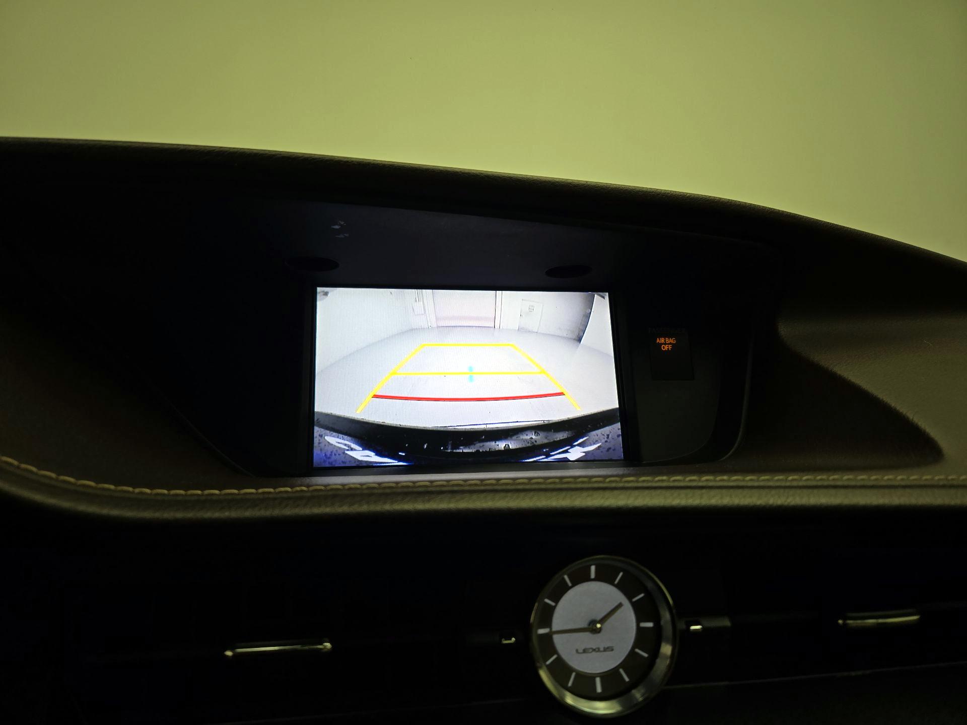 Thumbnail: 2016 Lexus ES - 15