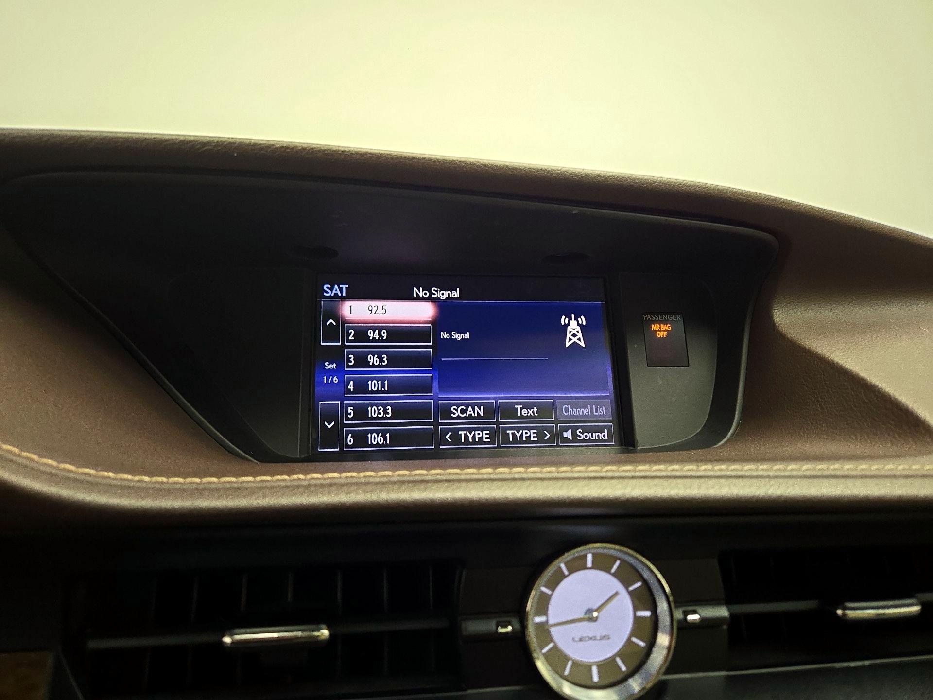 Thumbnail: 2016 Lexus ES - 16