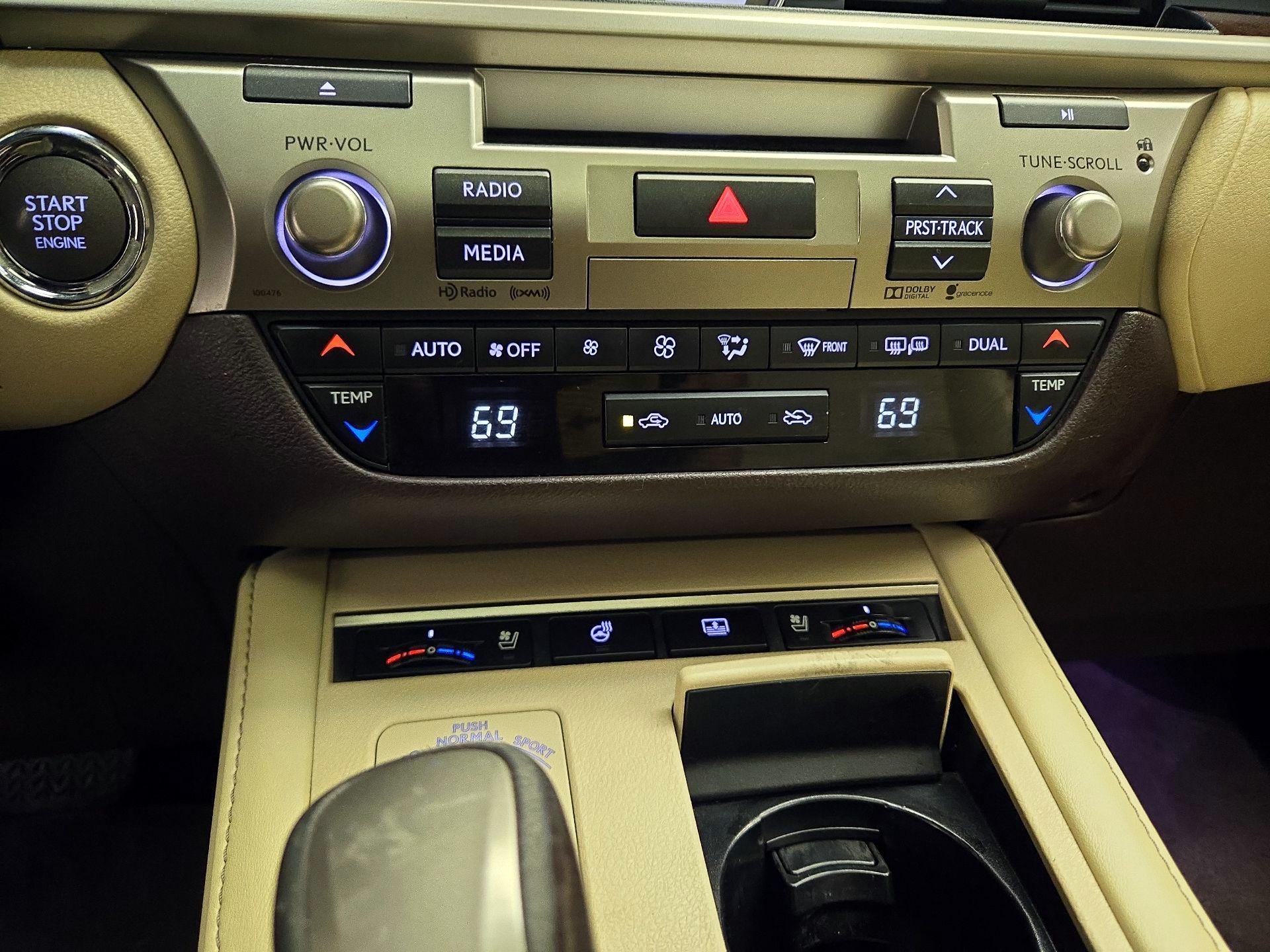 Thumbnail: 2016 Lexus ES - 17