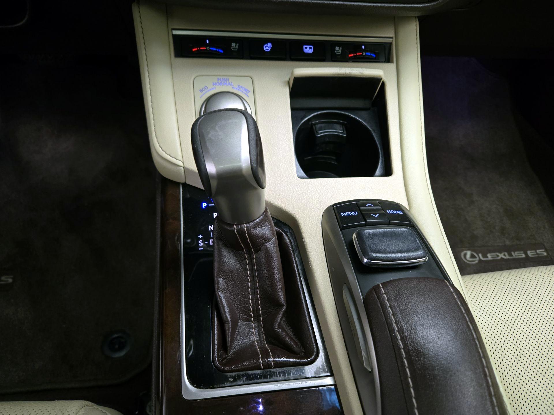 Thumbnail: 2016 Lexus ES - 18