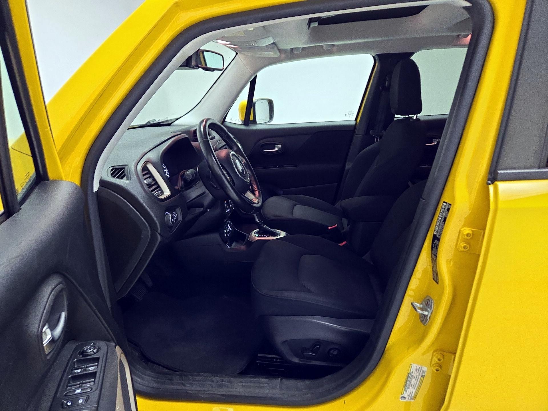 Thumbnail: 2016 Jeep Renegade - 11