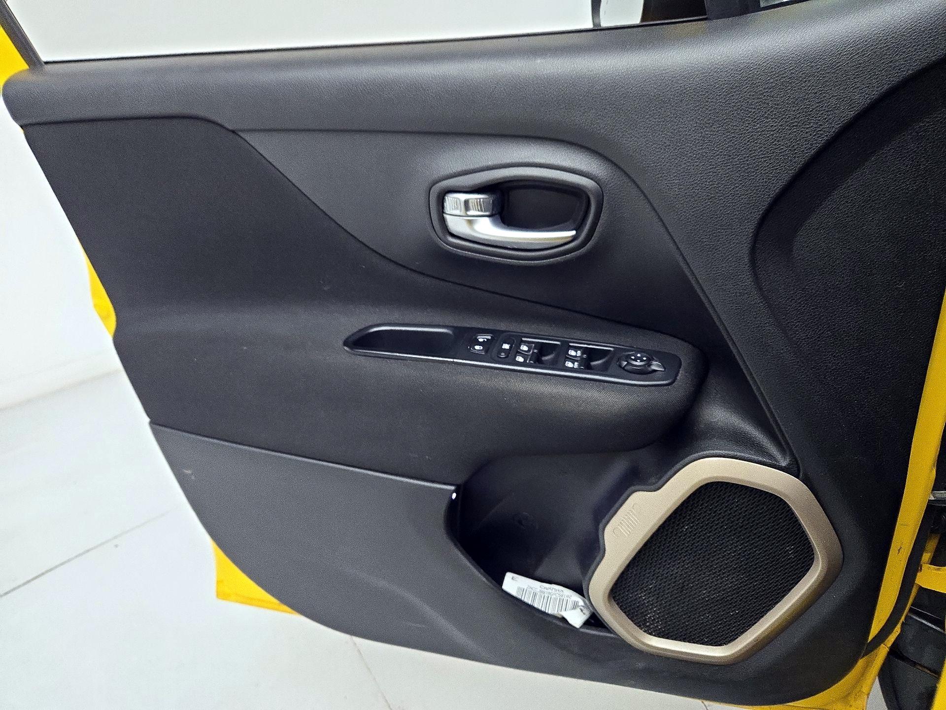 Thumbnail: 2016 Jeep Renegade - 12