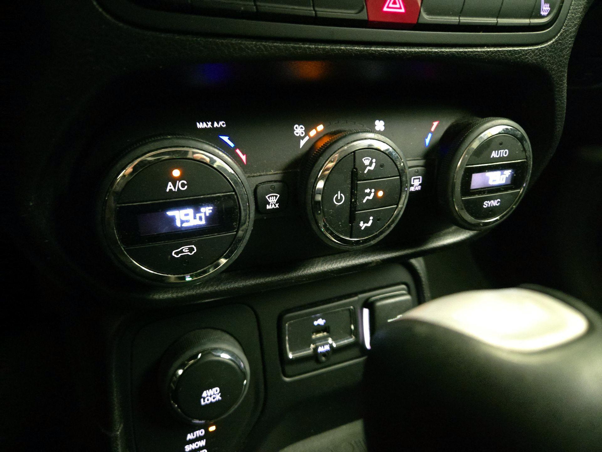 Thumbnail: 2016 Jeep Renegade - 16