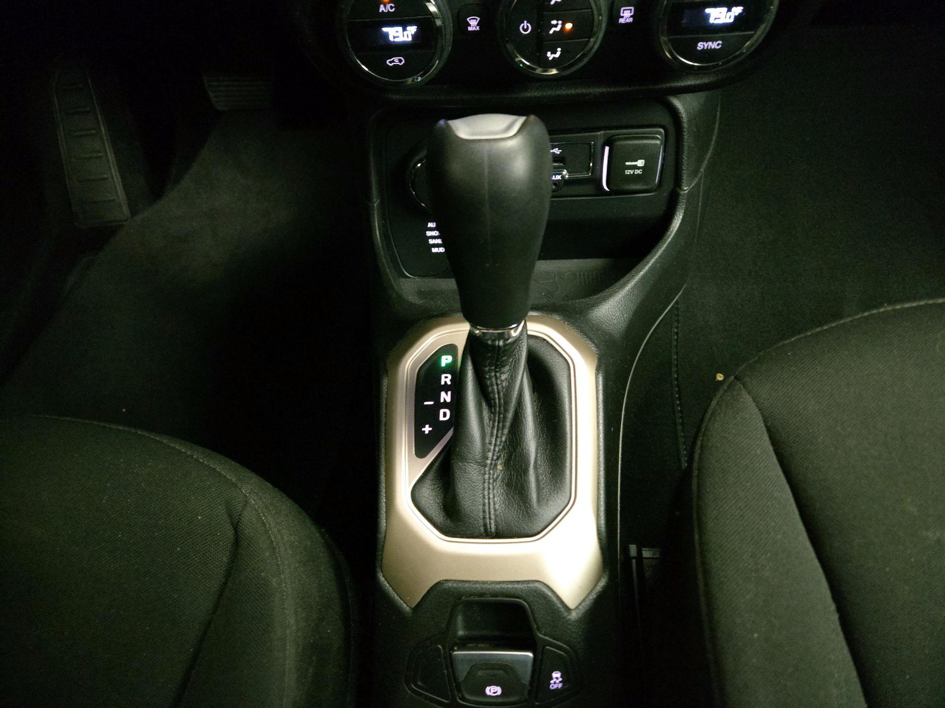 Thumbnail: 2016 Jeep Renegade - 17