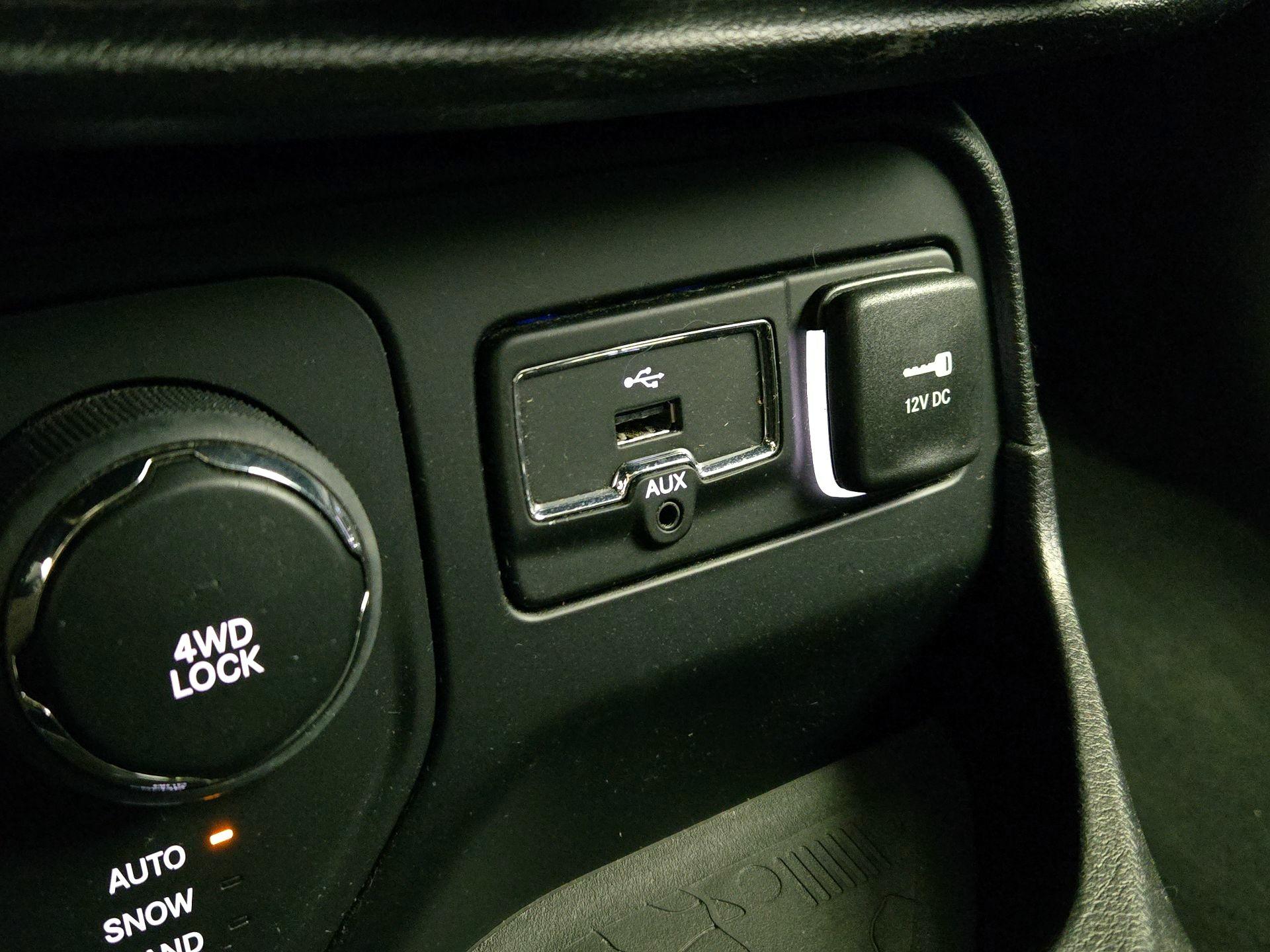 Thumbnail: 2016 Jeep Renegade - 18