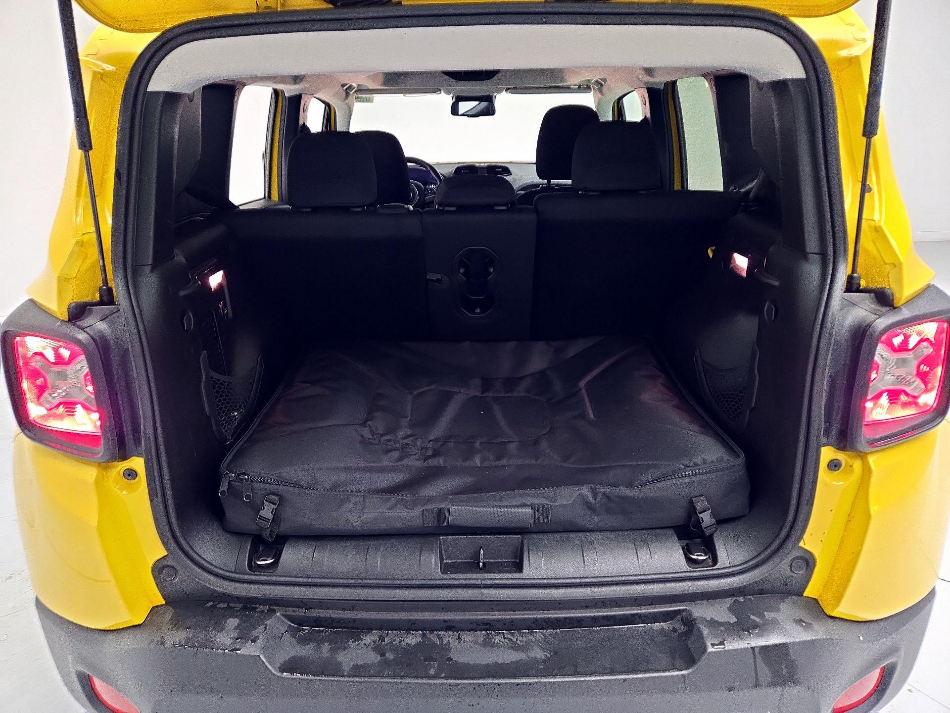 Thumbnail: 2016 Jeep Renegade - 20