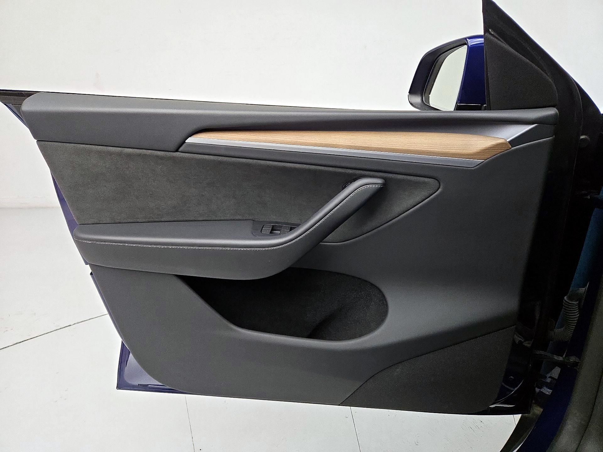 Thumbnail: 2023 Tesla Model Y - 12