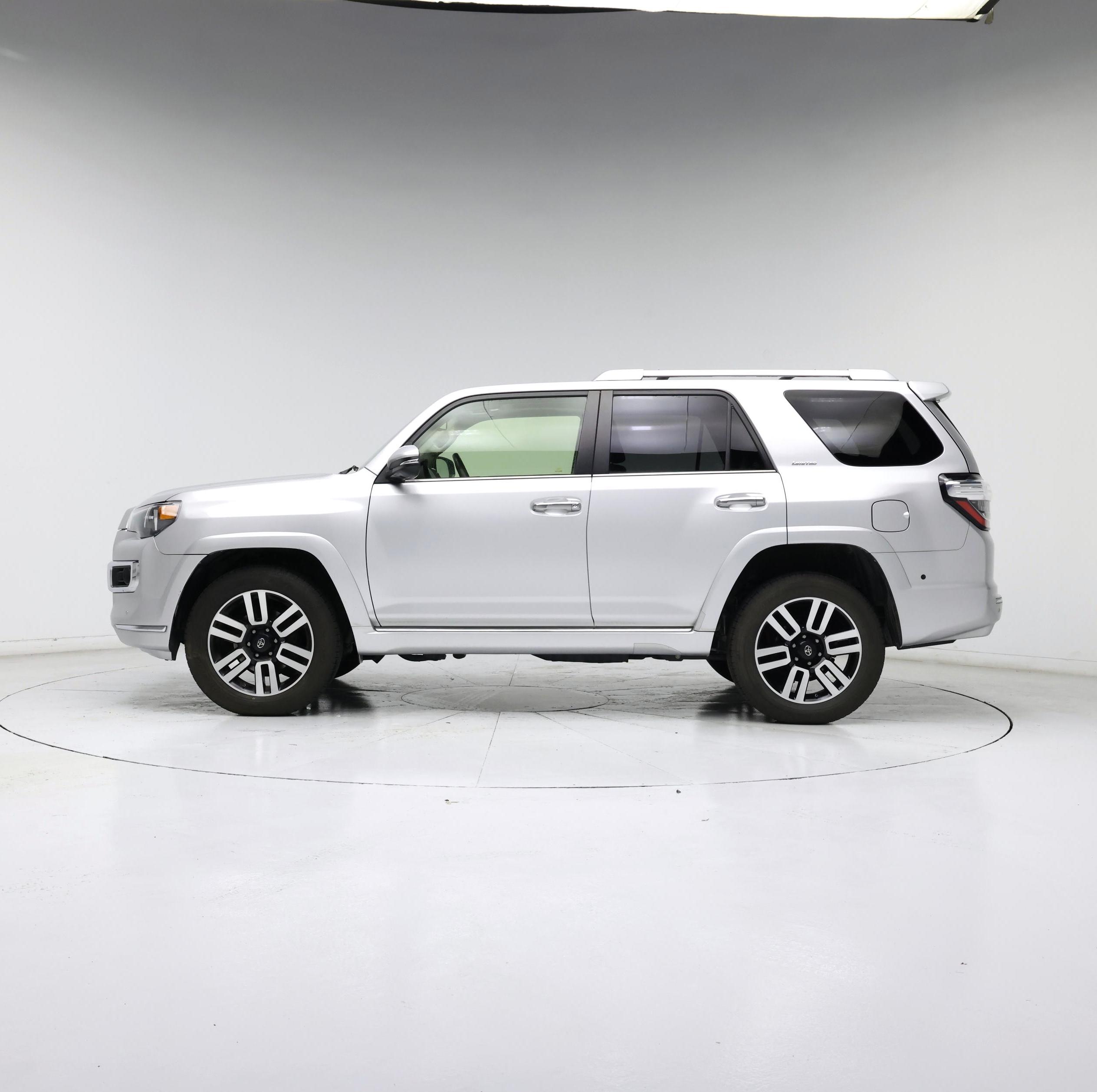 Thumbnail: 2016 Toyota 4Runner - 3