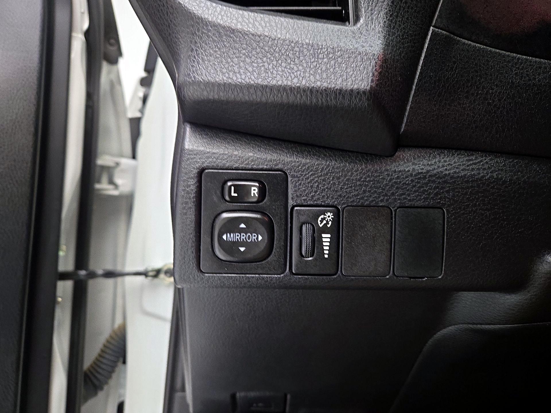 Thumbnail: 2016 Toyota Corolla - 13