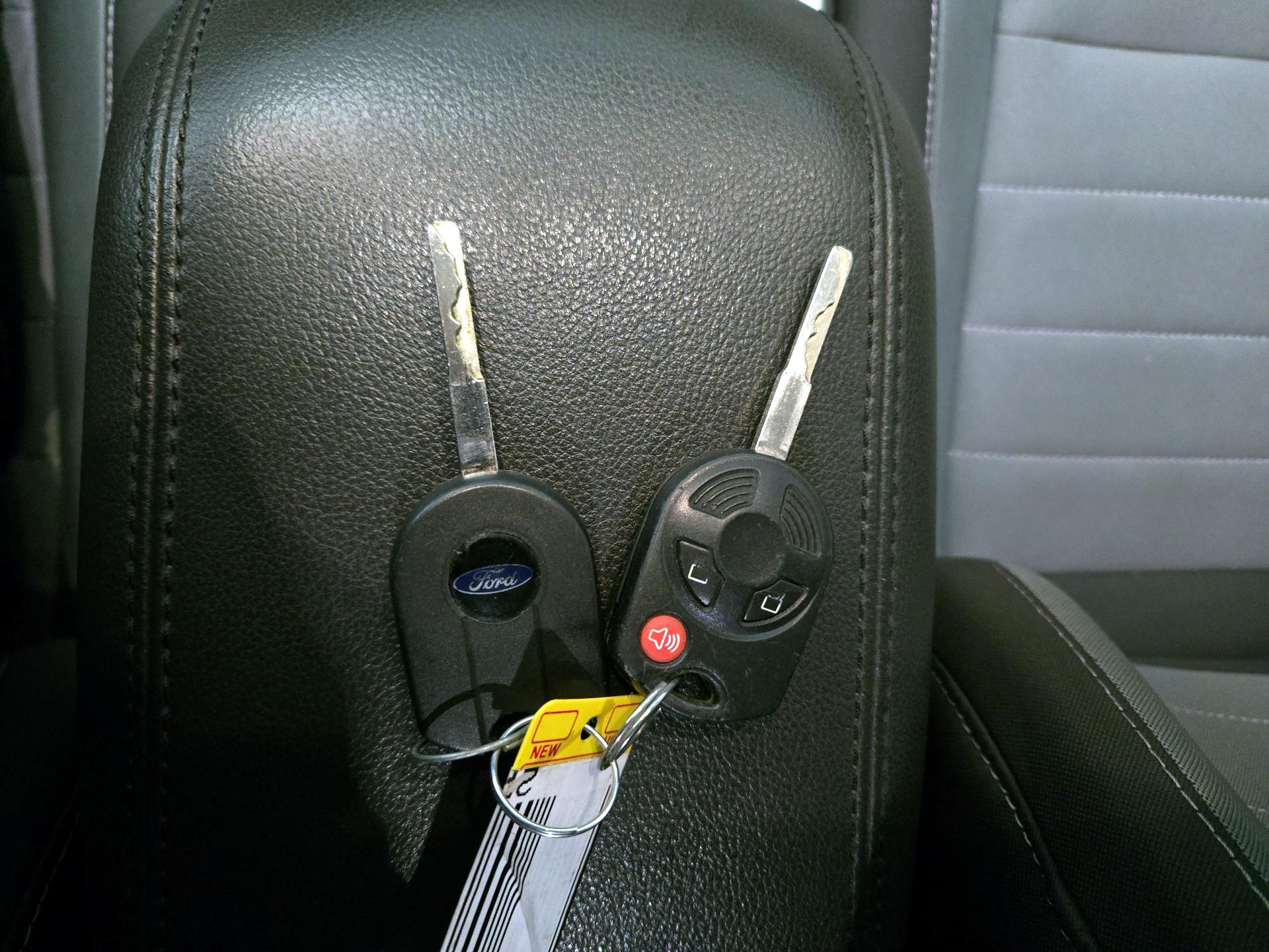 Thumbnail: 2015 Ford Escape - 19