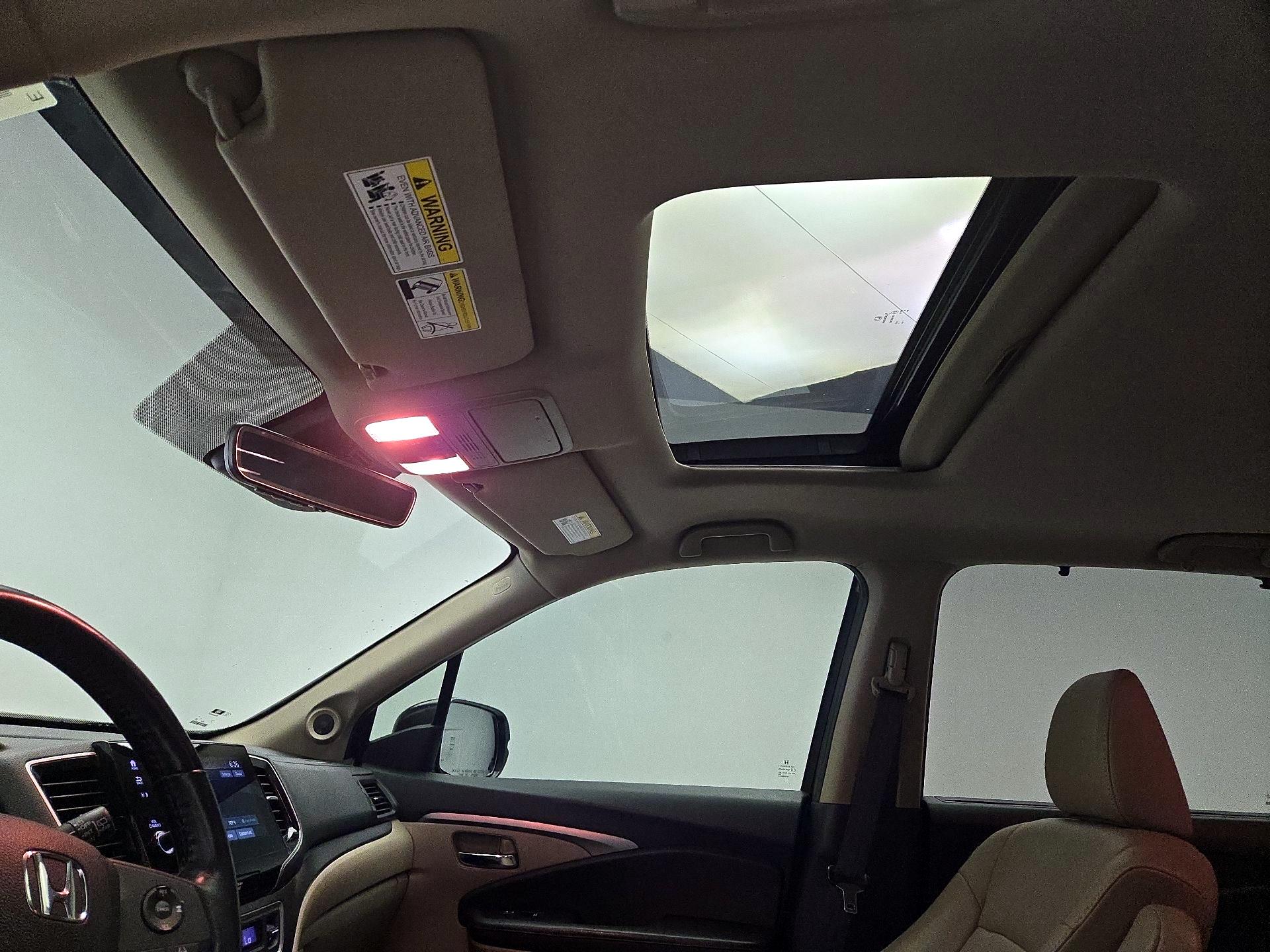 Thumbnail: 2019 Honda Pilot - 17