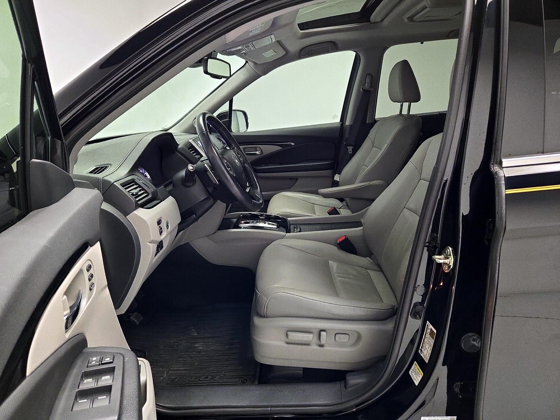 Thumbnail: 2016 Honda Pilot - 11