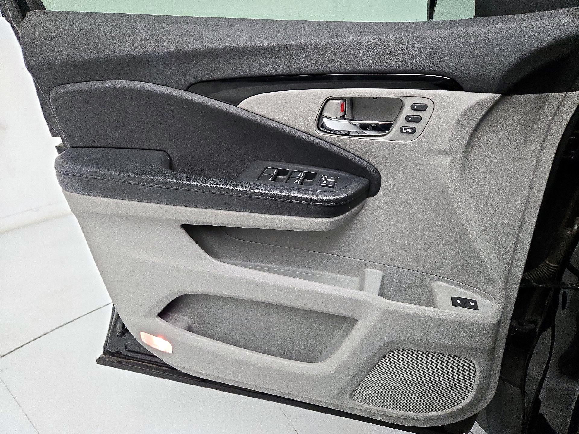 Thumbnail: 2016 Honda Pilot - 12