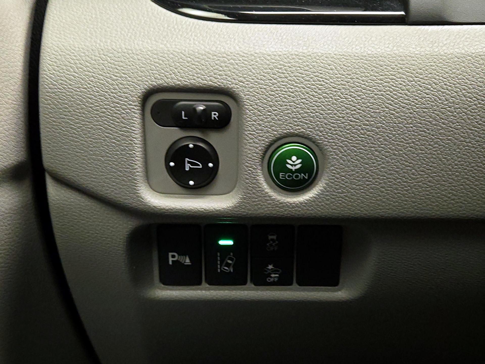 Thumbnail: 2016 Honda Pilot - 13