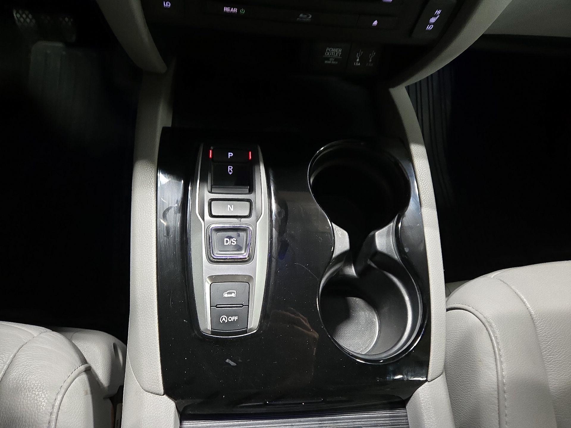 Thumbnail: 2016 Honda Pilot - 17