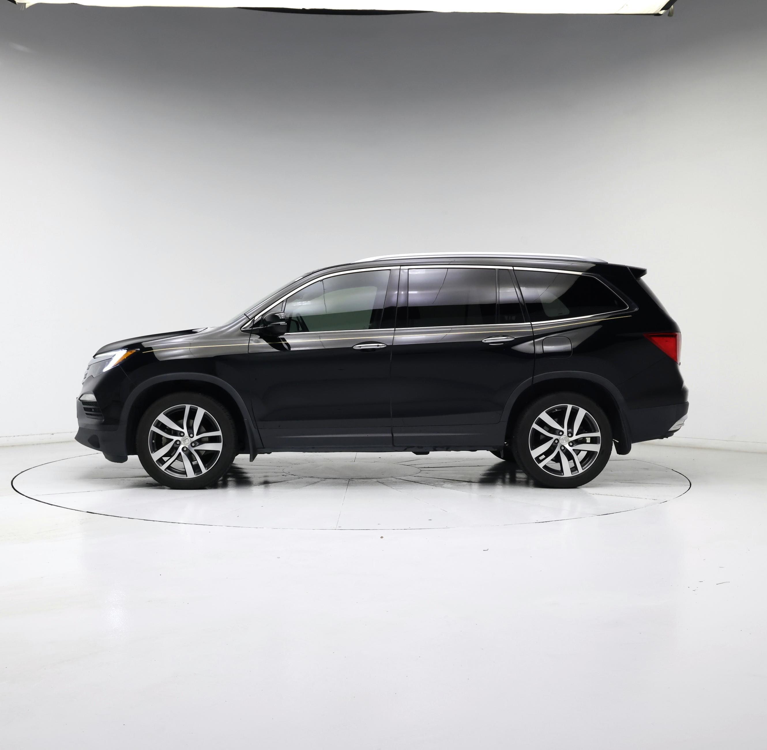 Thumbnail: 2016 Honda Pilot - 3