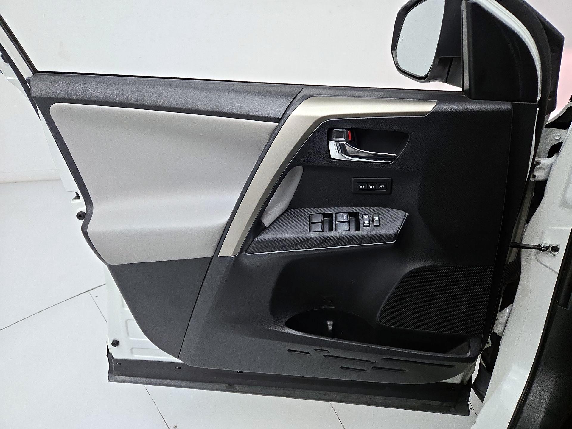 Thumbnail: 2014 Toyota RAV4 - 12