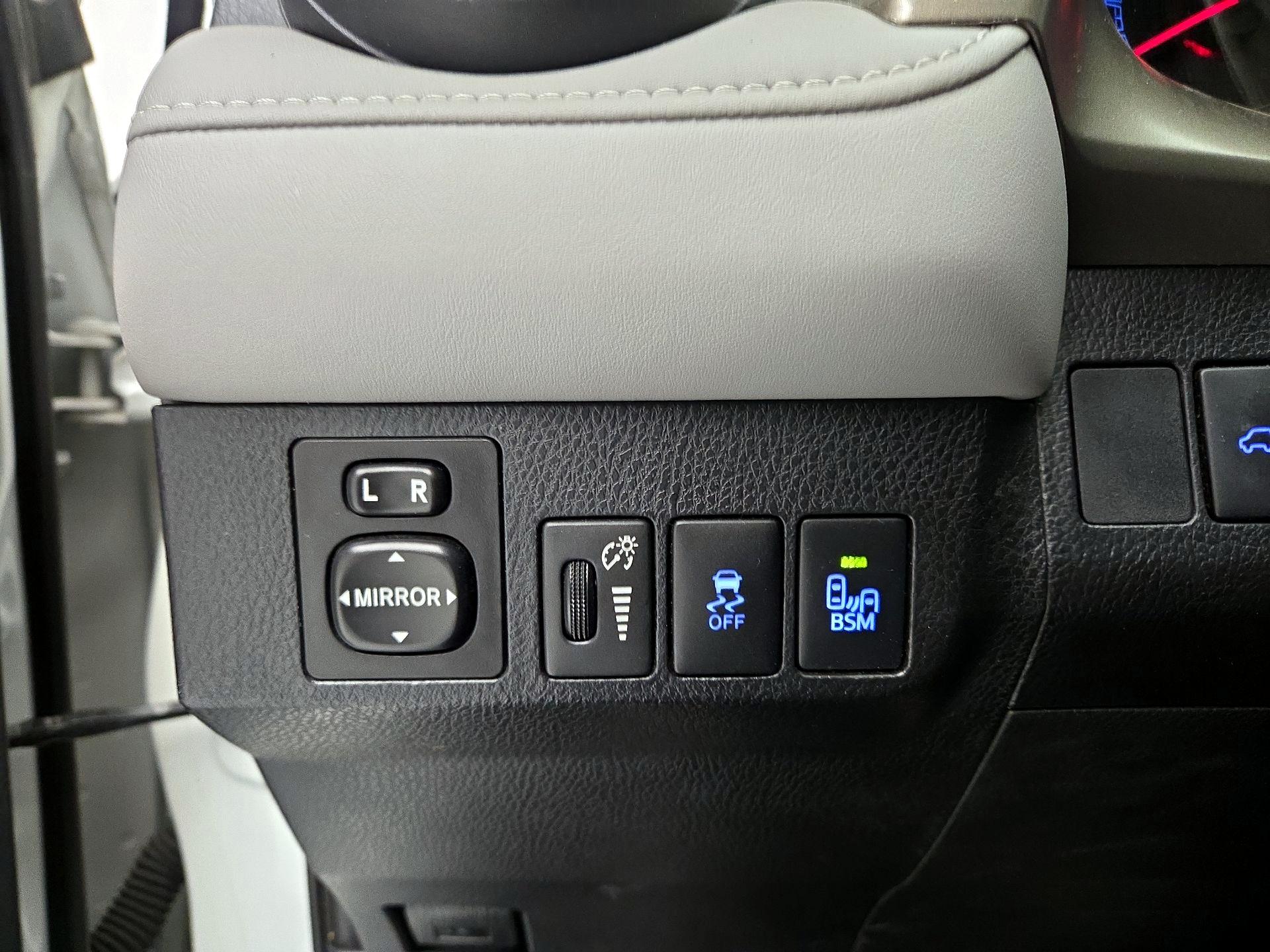 Thumbnail: 2014 Toyota RAV4 - 13