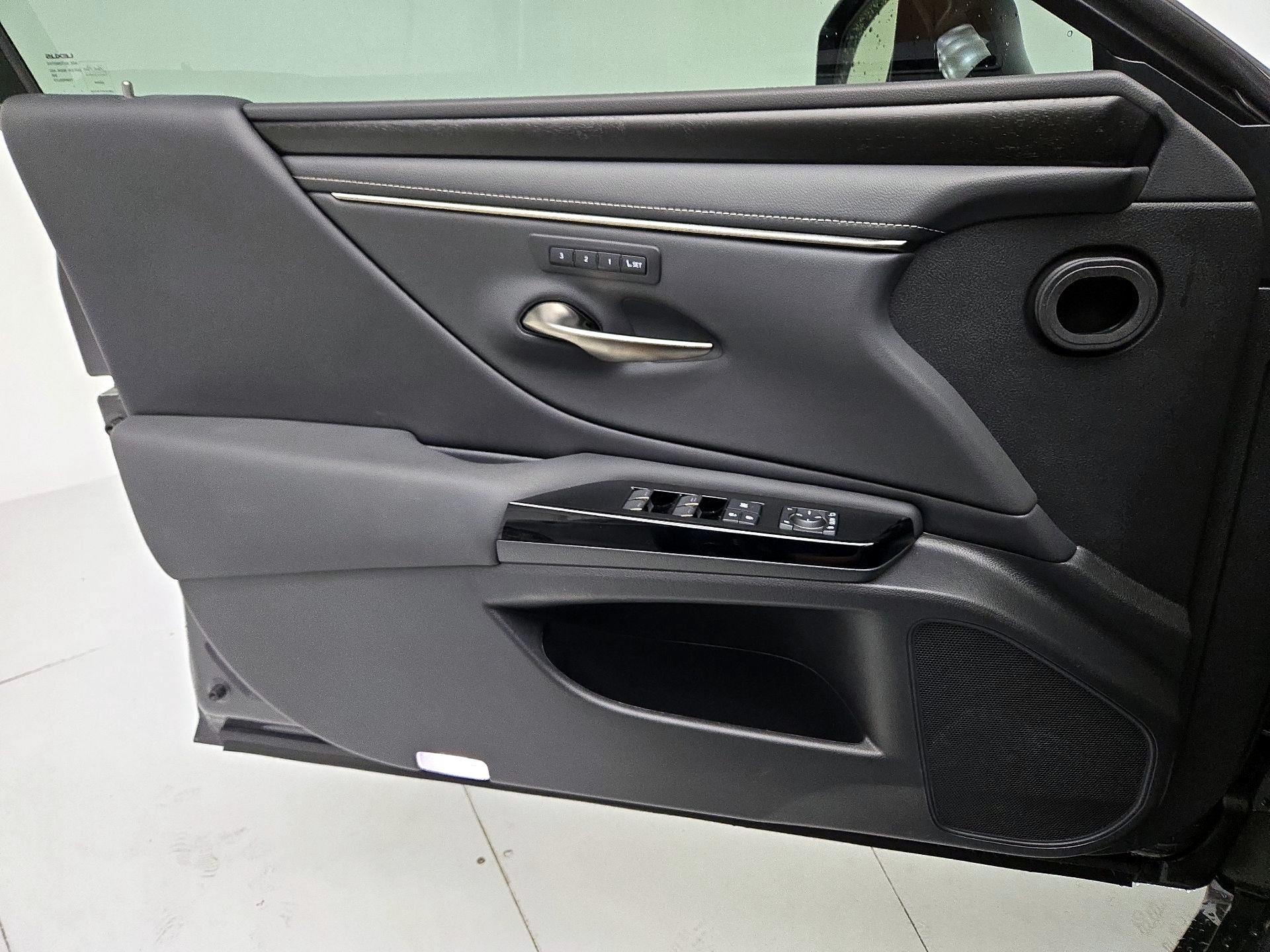 Thumbnail: 2023 Lexus ES - 12