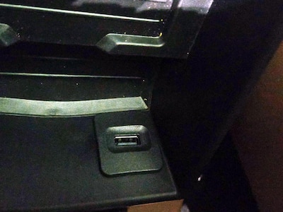 USB/AUX Ports