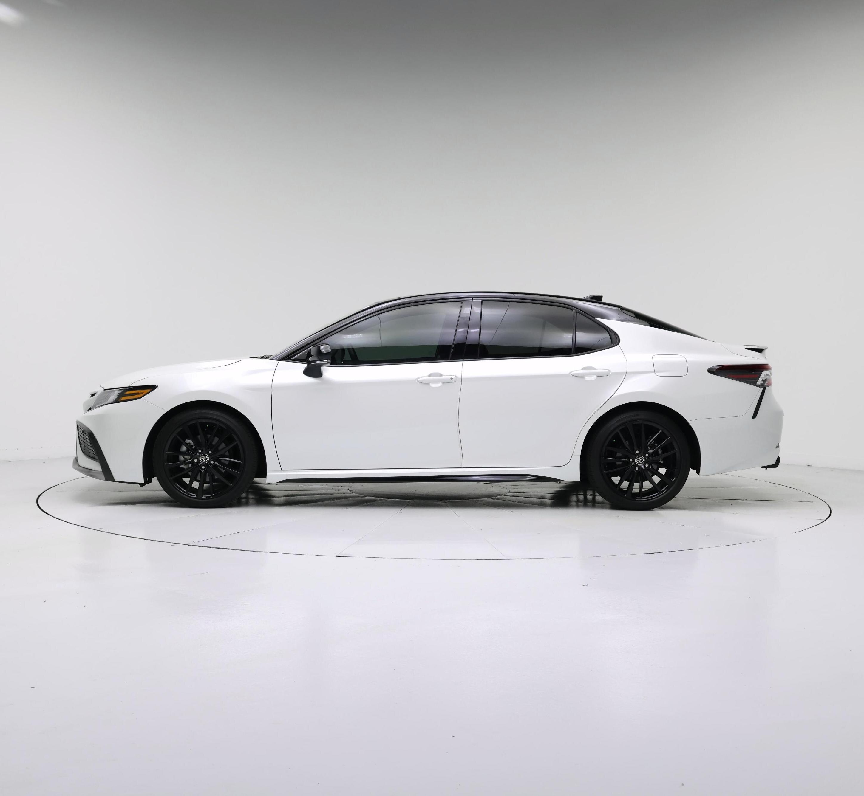 Thumbnail: 2022 Toyota Camry - 3
