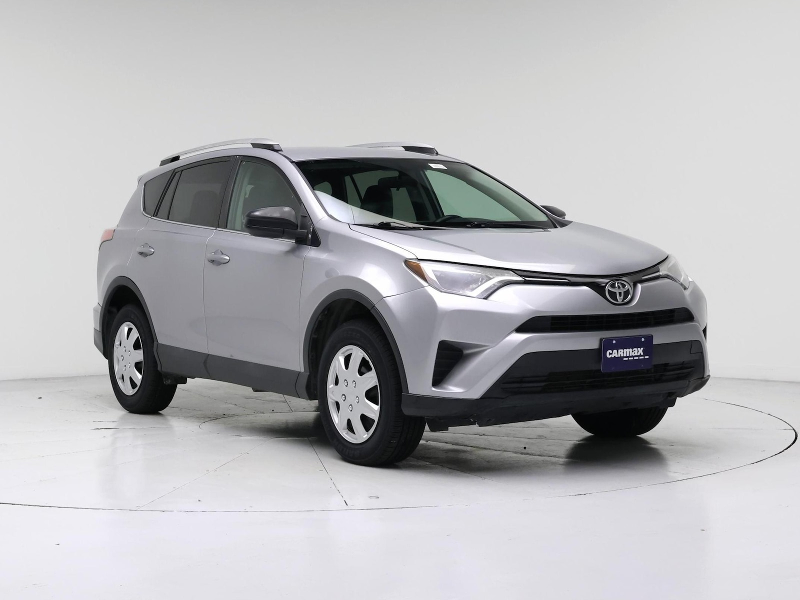 2016 Toyota RAV4 LE - Photo 2