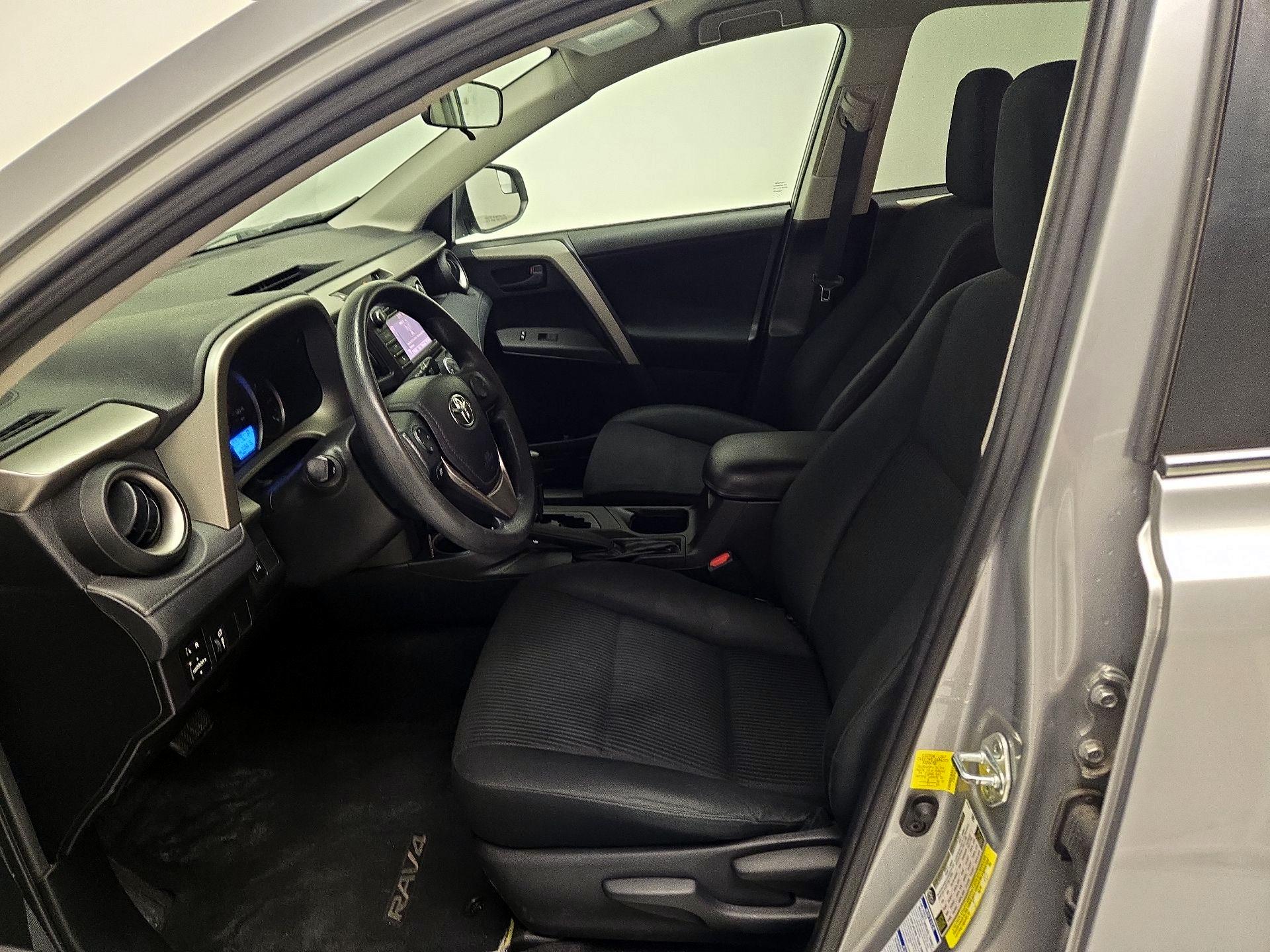 Thumbnail: 2016 Toyota RAV4 - 11