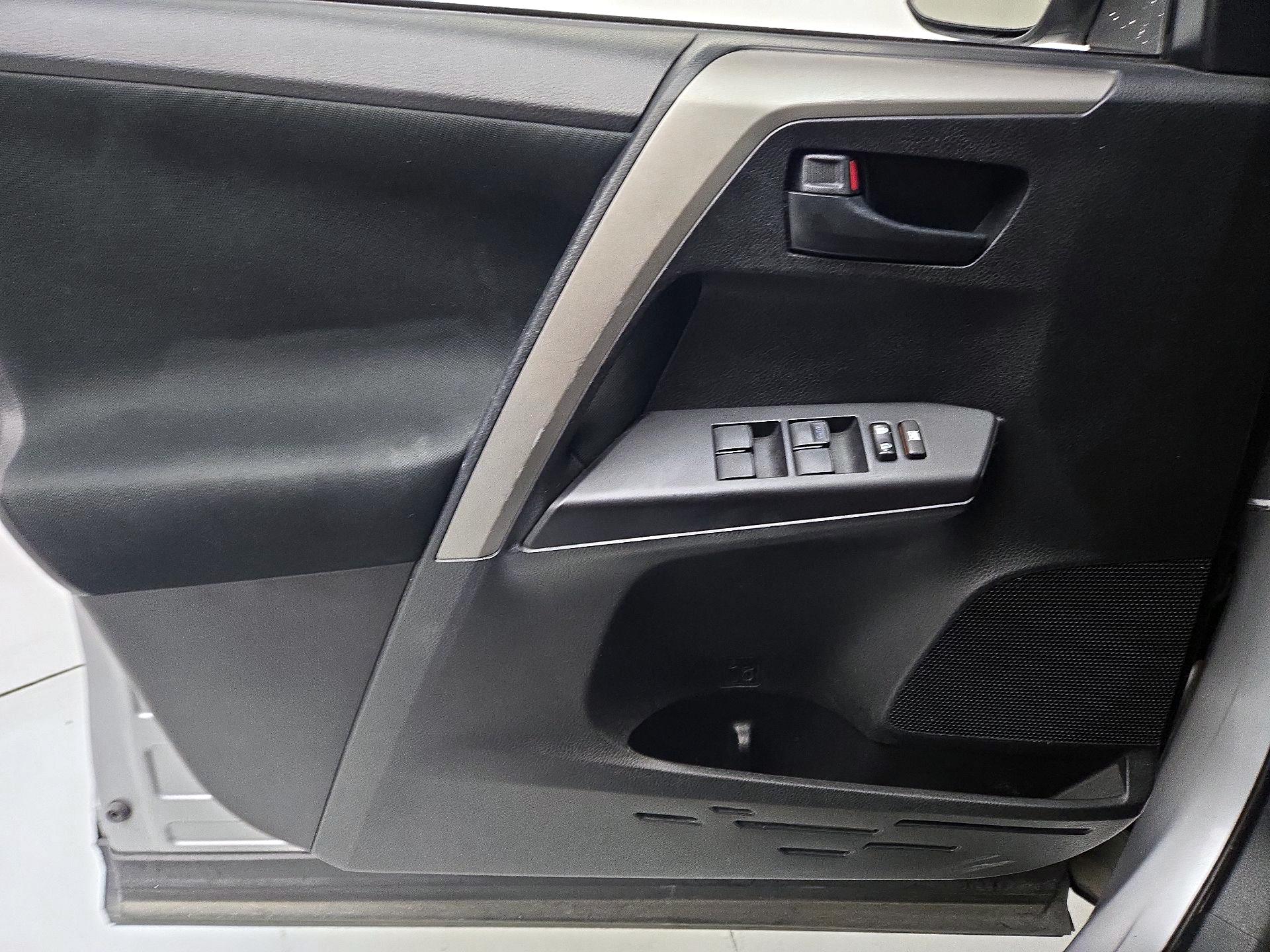 Thumbnail: 2016 Toyota RAV4 - 12