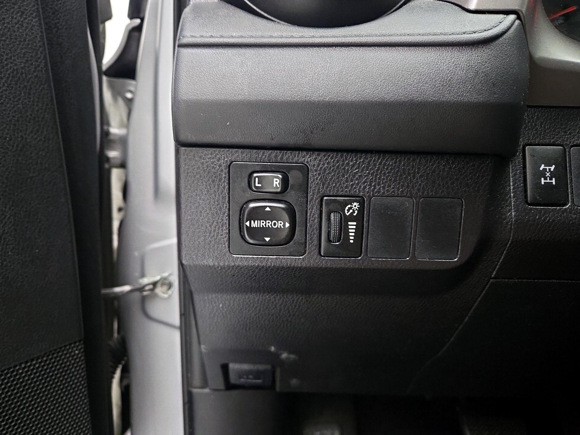 Thumbnail: 2016 Toyota RAV4 - 13
