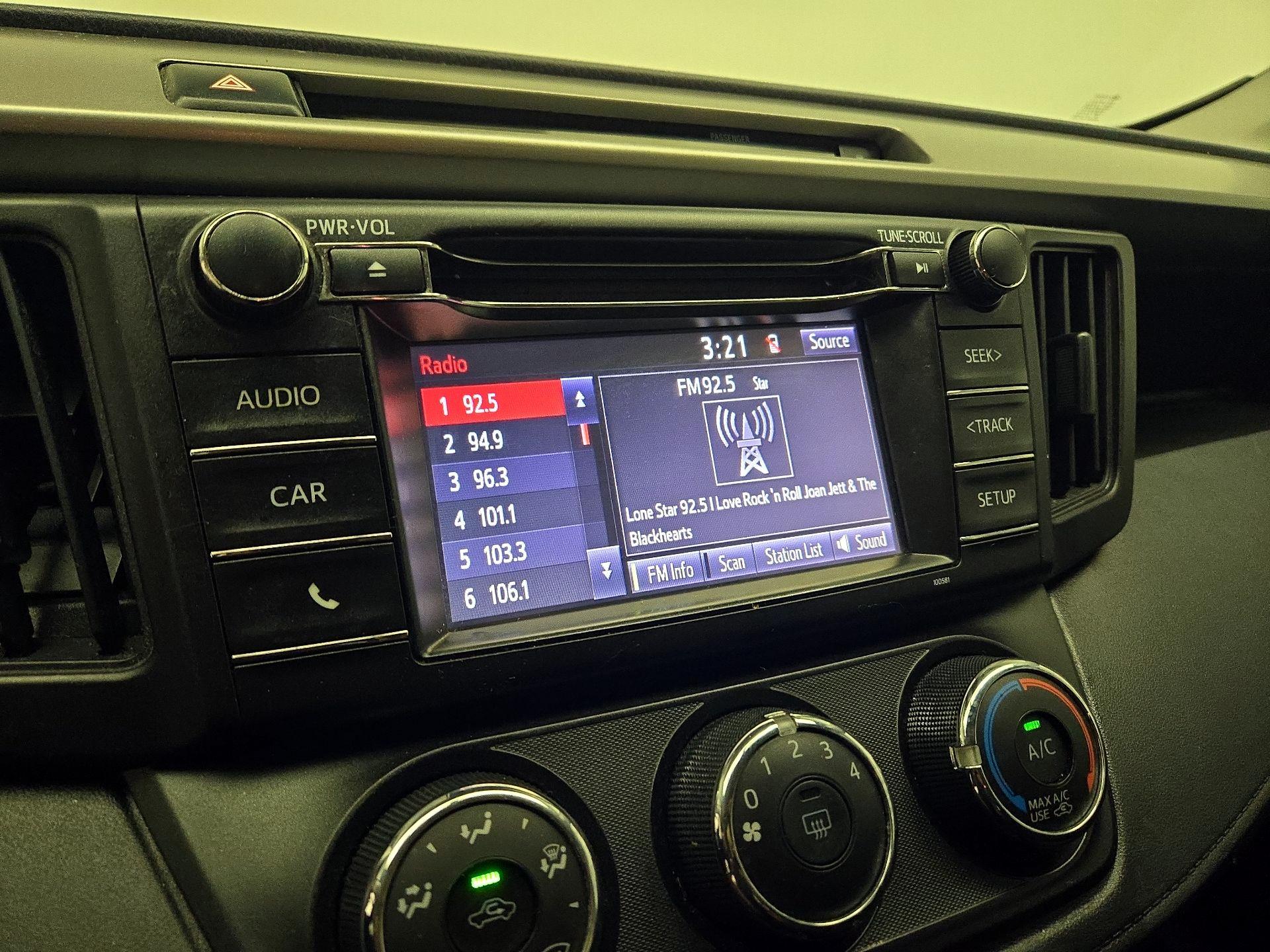 Thumbnail: 2016 Toyota RAV4 - 15