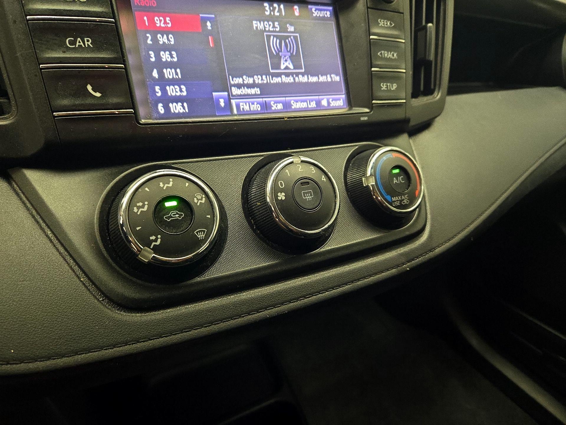 Thumbnail: 2016 Toyota RAV4 - 16