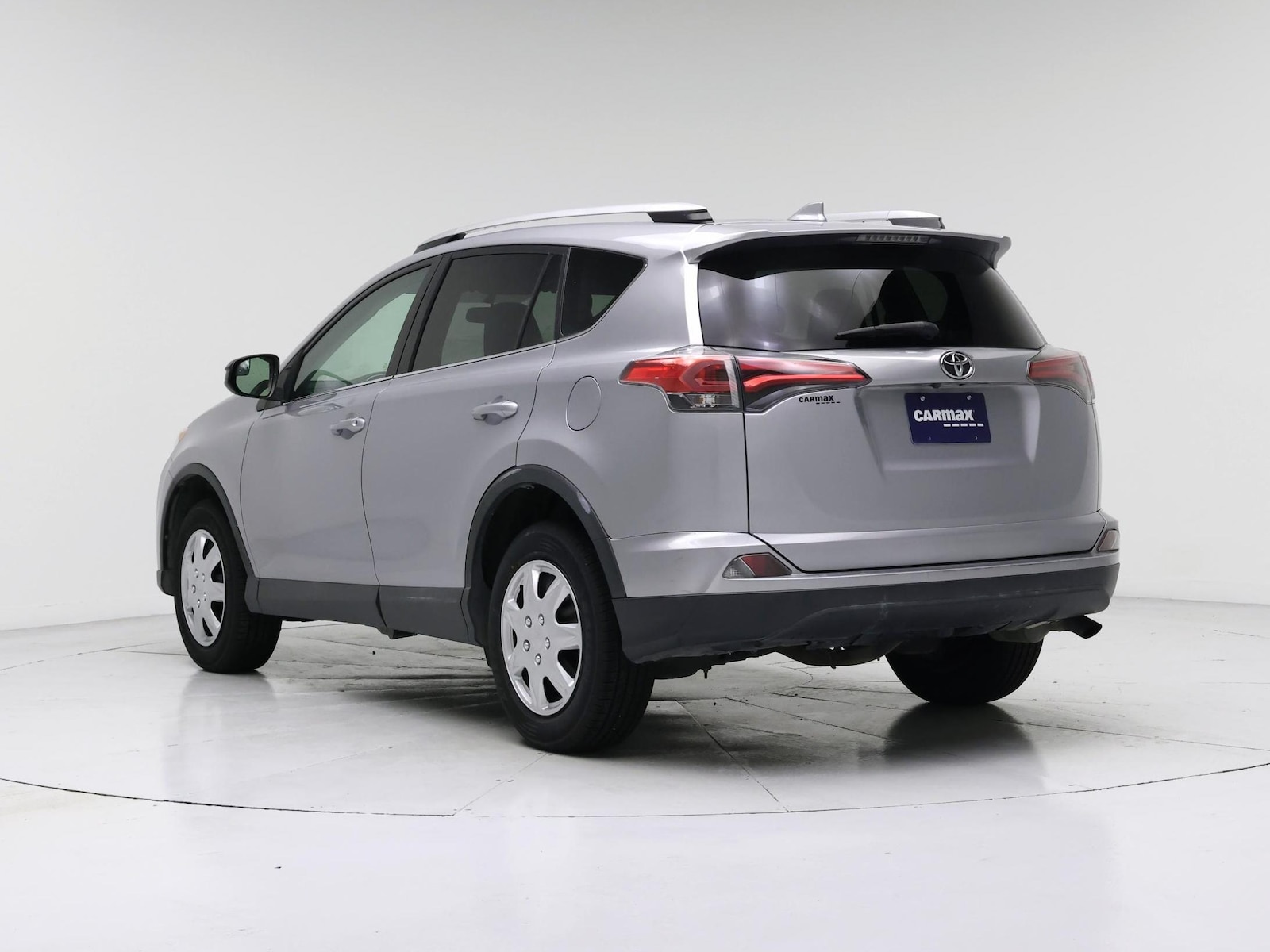 2016 Toyota RAV4 LE - Photo 3