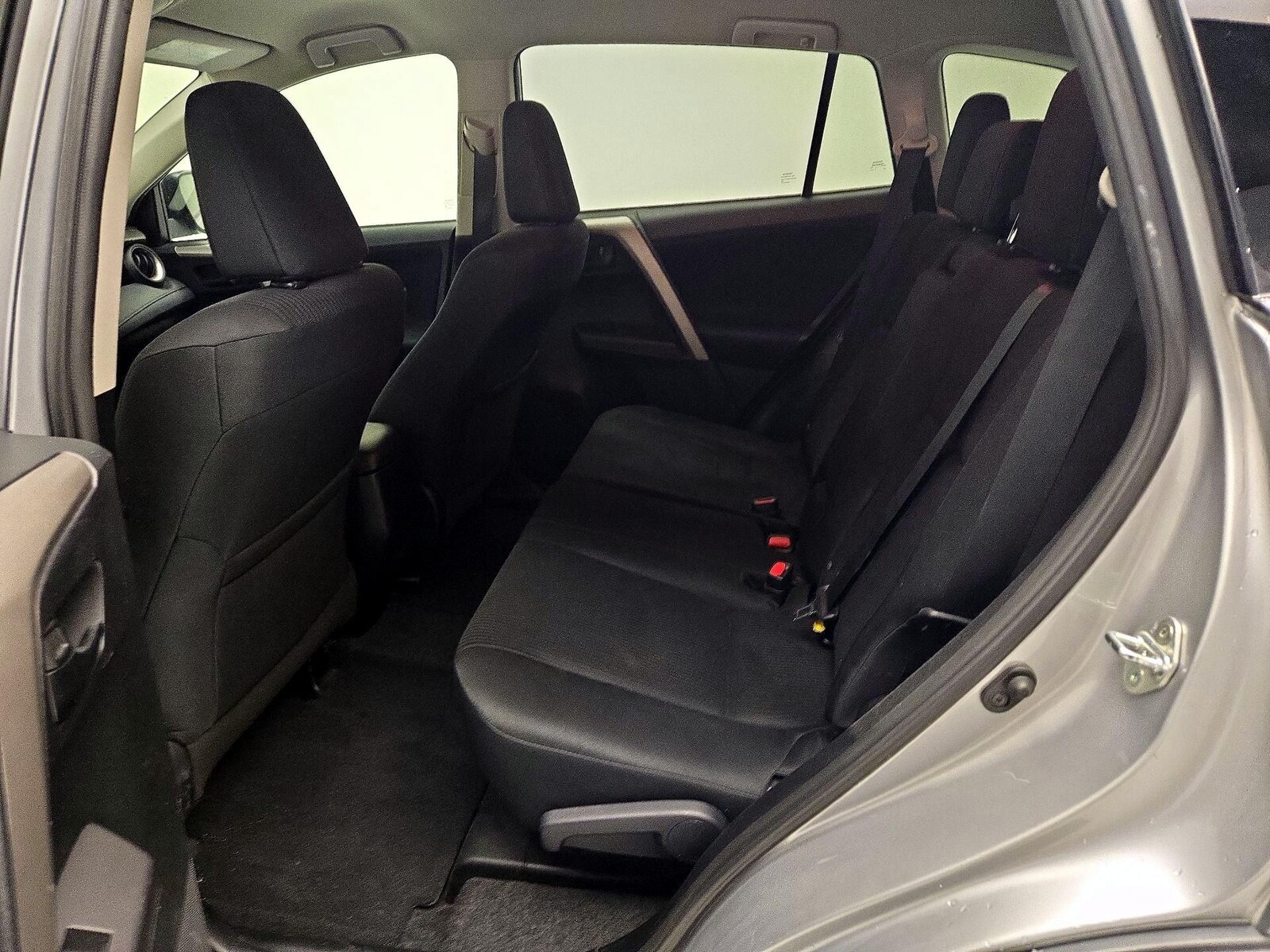 2016 Toyota RAV4 LE - Photo 20