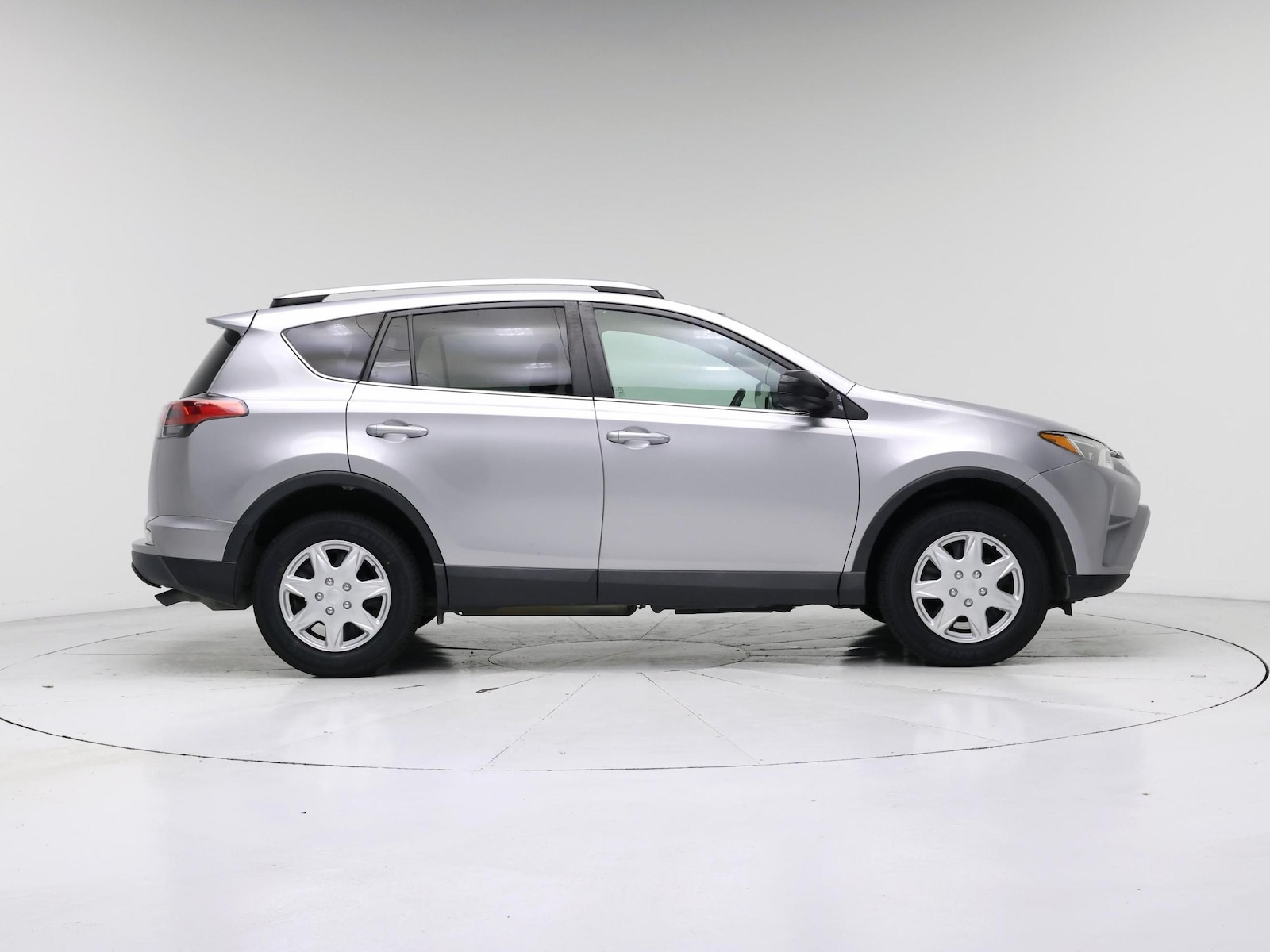 2016 Toyota RAV4 LE - Photo 8