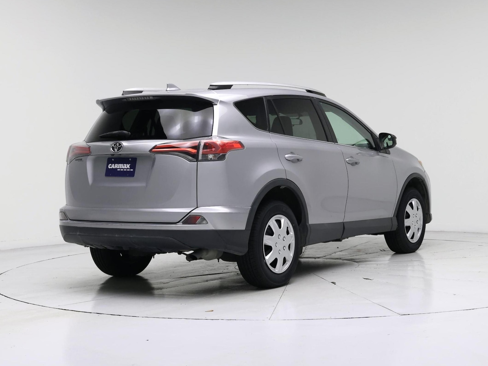2016 Toyota RAV4 LE - Photo 9