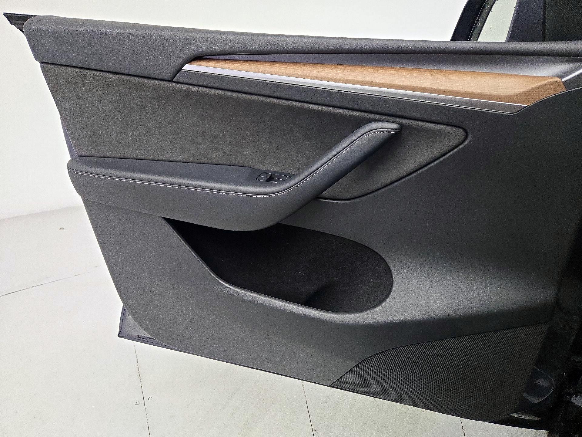 Thumbnail: 2023 Tesla Model Y - 12