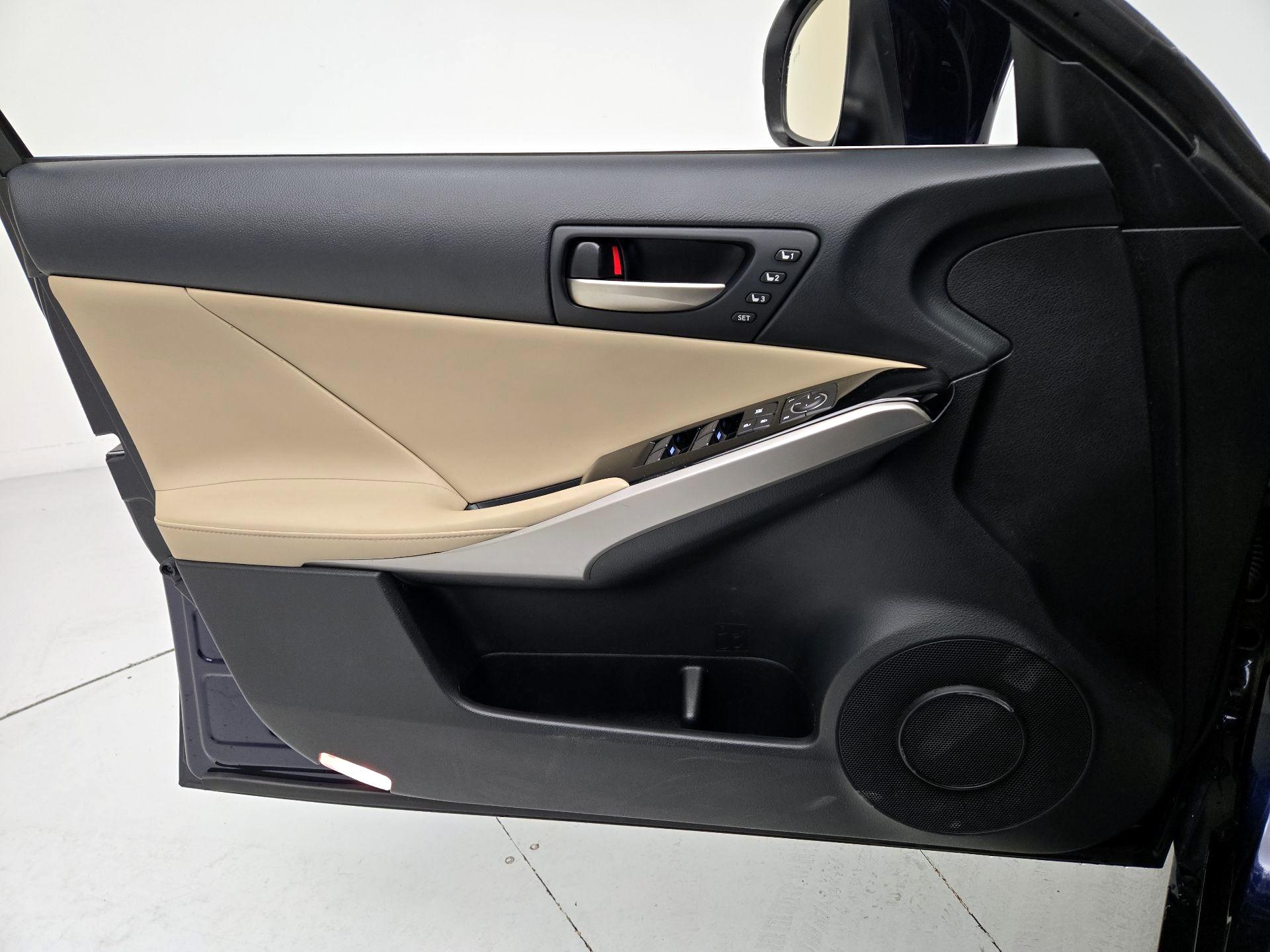 Thumbnail: 2019 Lexus IS - 12