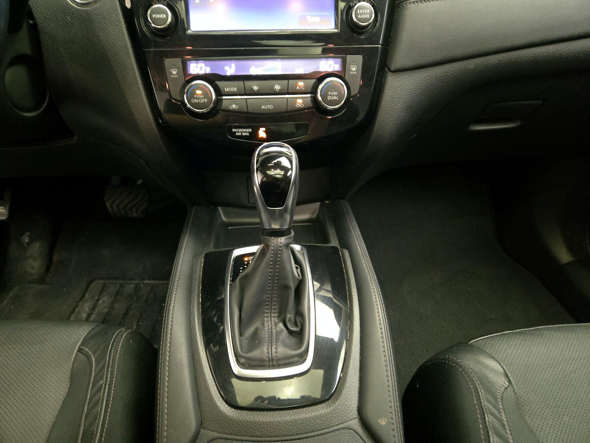 Thumbnail: 2017 Nissan Rogue - 17