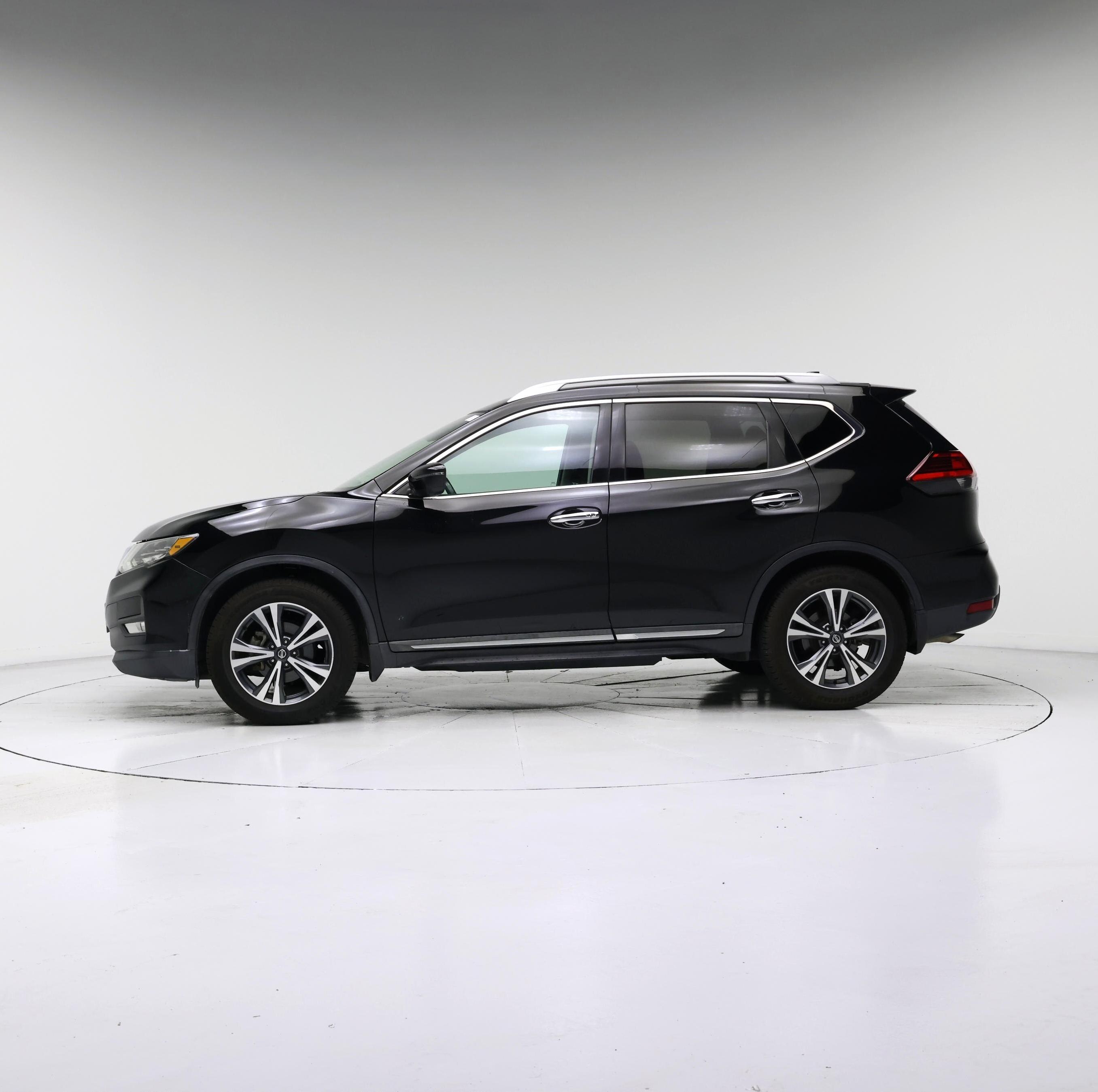 Thumbnail: 2017 Nissan Rogue - 3