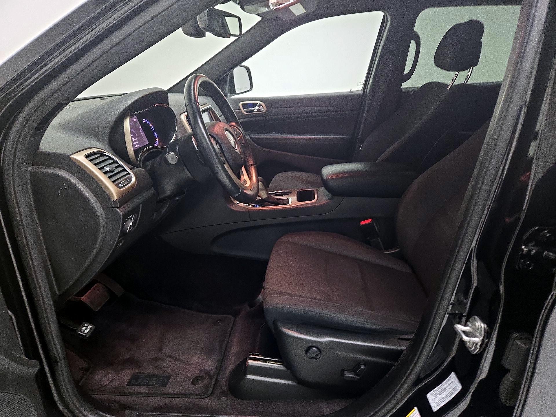 Thumbnail: 2016 Jeep Grand Cherokee - 11